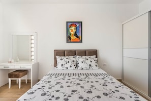 Decoración personalizada, muebles diferentes y escritorio 