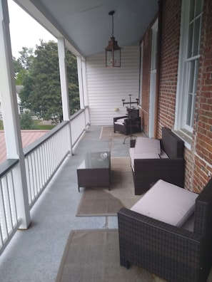 Deluxe Apartment | Courtyard