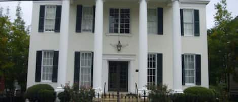 Fachada del alojamiento