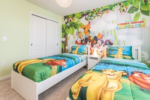 5 bedrooms, Internet - New Vacation Home 5B4B, Pool BBQ15mins to Disney World Orlando (Kissimmee)