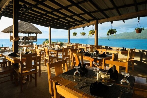 Outdoor dining - Luna Sea Inn, Ocean view (Bluefields)