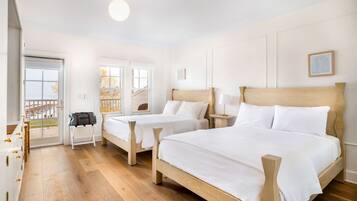 객실 내 금고, 책상, 노트북 작업 공간, 암막 커튼