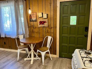Dining - Sleepin’ Inn | Cozy Upper Canyon Hideaway! (Ruidoso)