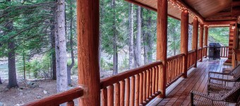 Log Cabin on Crystal River w/ On Site Fishing