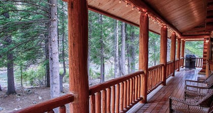 Log Cabin on Crystal River w/ On Site Fishing