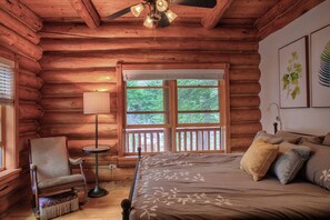 3 bedrooms, desk, iron/ironing board, WiFi - Log Cabin on Crystal River w/ On Site Fishing (Redstone)