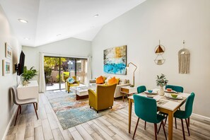 TV, DVD player, video library - Beautifully updated mid-century condo with shared pool/spa & mountain views (Palm Springs)