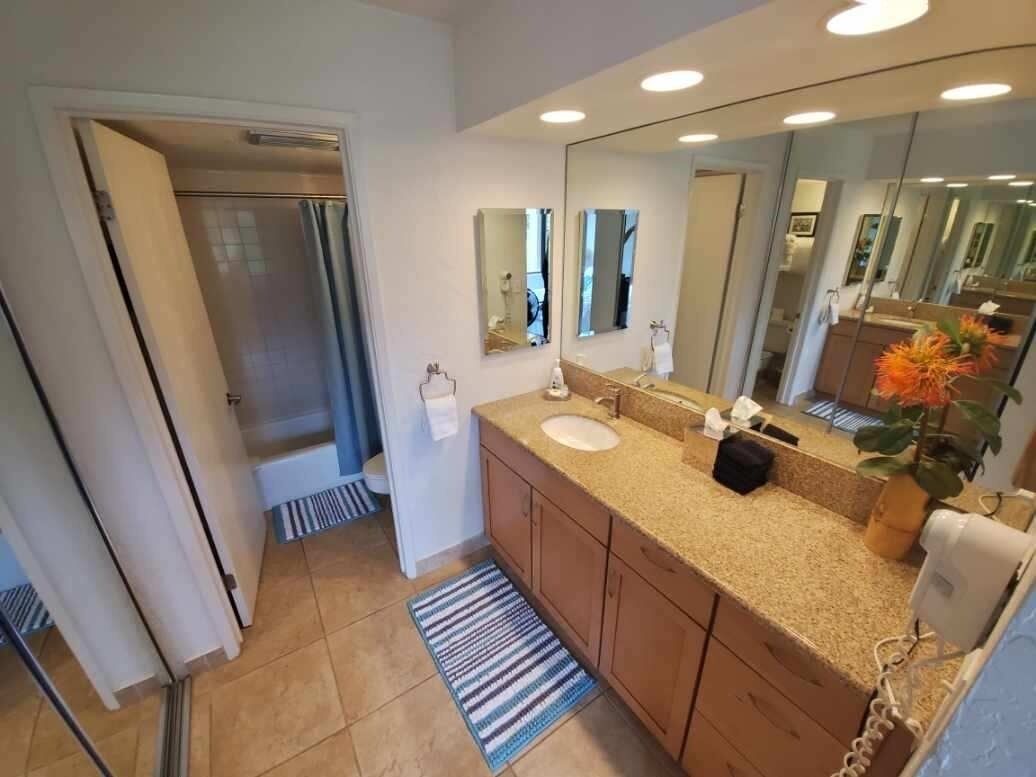 Combined shower/tub, hair dryer, towels, soap