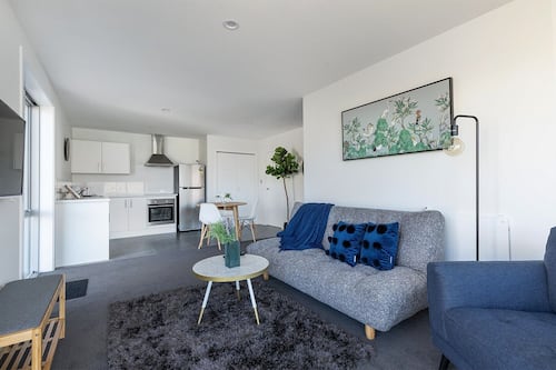Apartamento Deluxe, 1 habitación | Zona de estar | Una televisión de pantalla plana