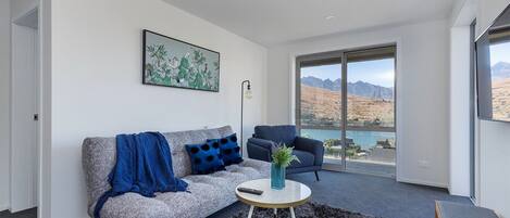 Deluxe-lejlighed - 1 soveværelse | Opholdsområde | Fladskærms-tv