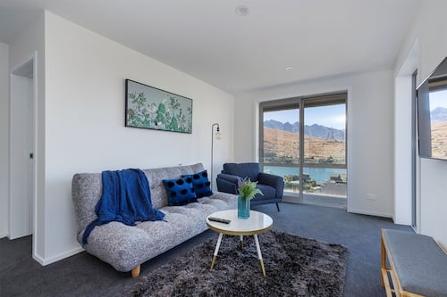Apartamento Deluxe, 1 habitación | Zona de estar | Una televisión de pantalla plana