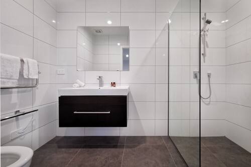 Deluxe Apartment, 1 Bedroom | Bathroom