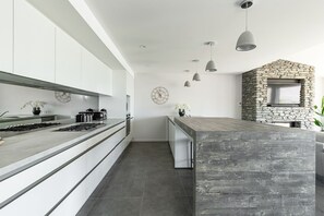 Casa geminada panorâmica, 2 quartos, 2 banheiros | Cozinha privada | Geladeira grande, micro-ondas, fogão, cooktop
