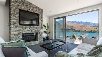 Panoramic Townhome, 2 Bedrooms, 2 Bathrooms | Living area