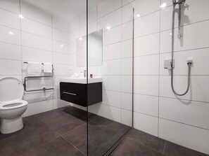 Panoramic Townhome, 2 Bedrooms, 2 Bathrooms | Bathroom - Alpine Retreat - Panoramic Views (Queenstown)