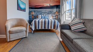 Unclassified image, 2 of 8, button - Breakwater Inn (Peggy's Cove)