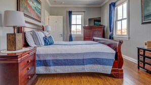 Unclassified image, 3 of 8, button - Breakwater Inn (Peggy's Cove)