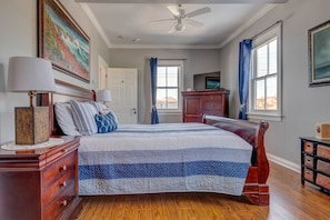 Room (Captain's Quarters) | Individually decorated, individually furnished, blackout drapes