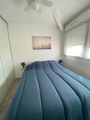 2 bedrooms, iron/ironing board, travel cot, free WiFi
