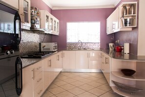 Fridge, microwave, oven, stovetop - Feel@Home - Fabulous Home In the Mountain Kingdom of Lesotho (Maseru)