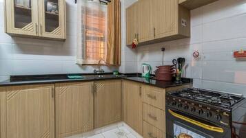 Microwave, dishwasher, coffee/tea maker