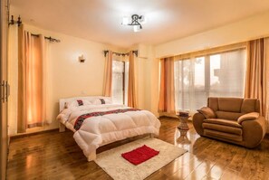 4 bedrooms, iron/ironing board, WiFi, bed sheets