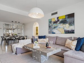 TV - Apartment in Las Gaviotas for 4 people | 2-405 (Puerto Banús - Marbella)