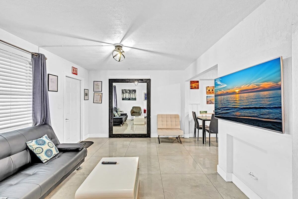 Modern & Comfy 2 BR ~ Mins to Beach & Casino #191