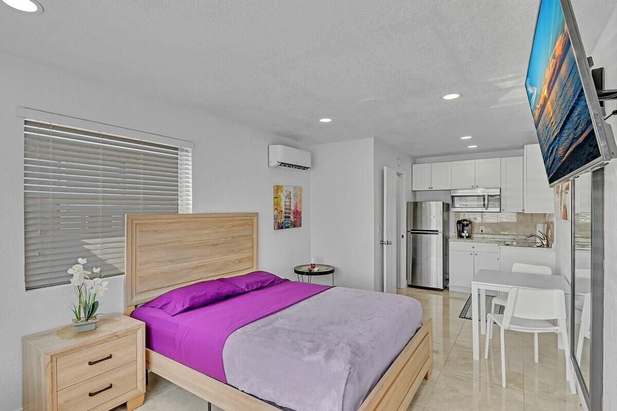 Hollywood Luxury “Hotel Like” House by Beach #192
