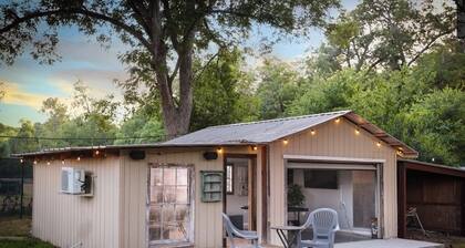TOES UP!! 6 blocks from Schlitterbahn. 5 min. from Gruene, 5 min. from DT NB.