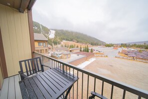 Studio, 1 Queen Bed with Sofa bed, Mountain View (Slopeside 2762) | View from room