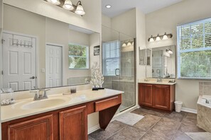 Combined shower/bathtub, towels - Reunion Haven | 5BR, 3.5 Bath Villa w/ Private Pool and Game Room Near Orlando Theme Parks (Kissimmee)