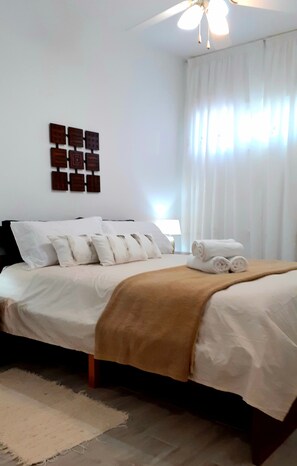 2 chambres, fer et planche à repasser, Wi-Fi gratuit, draps fournis