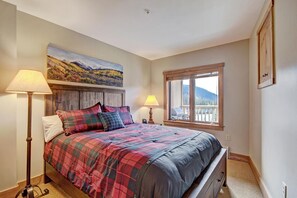 Premium Condo, 2 Bedrooms, Balcony, Mountain View (Red Hawk Lodge 2298) | 2 bedrooms, individually decorated, individually furnished - Red Hawk Lodge 2298 (Keystone)
