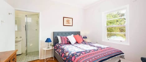 6 bedrooms, iron/ironing board, travel cot, free WiFi