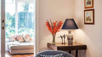 TV connectée, cheminée, lecteur de DVD, chaßne hi-fi