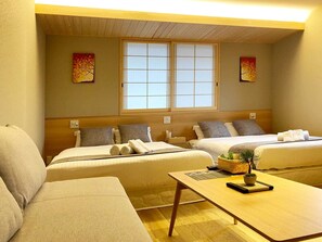 Phòng Deluxe, không hút thuốc (Family, 103) | Trang trí khác biệt, bàn, bàn ủi/dụng cụ ủi quần áo 