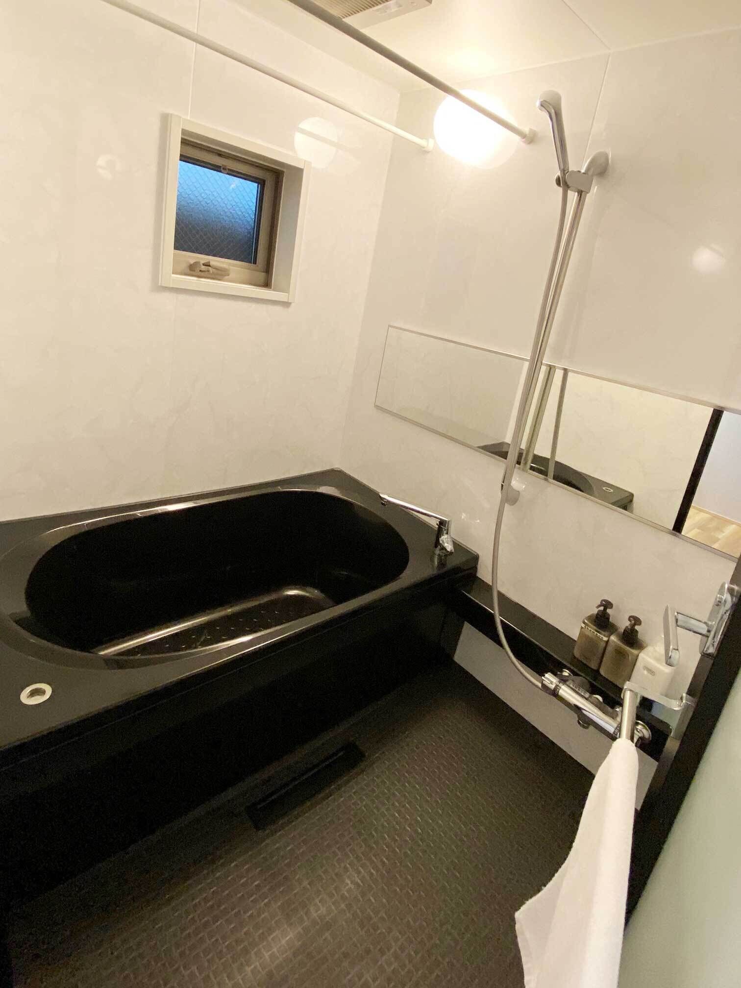 Combined shower/tub, free toiletries, hair dryer, slippers