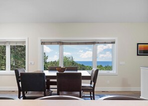 Dining - Custom Home near Arcadia Golf, Lk MI (Arcadia)