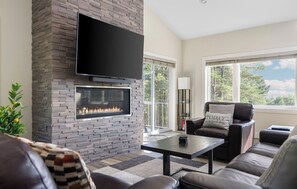 TV - Custom Home near Arcadia Golf, Lk MI (Arcadia)