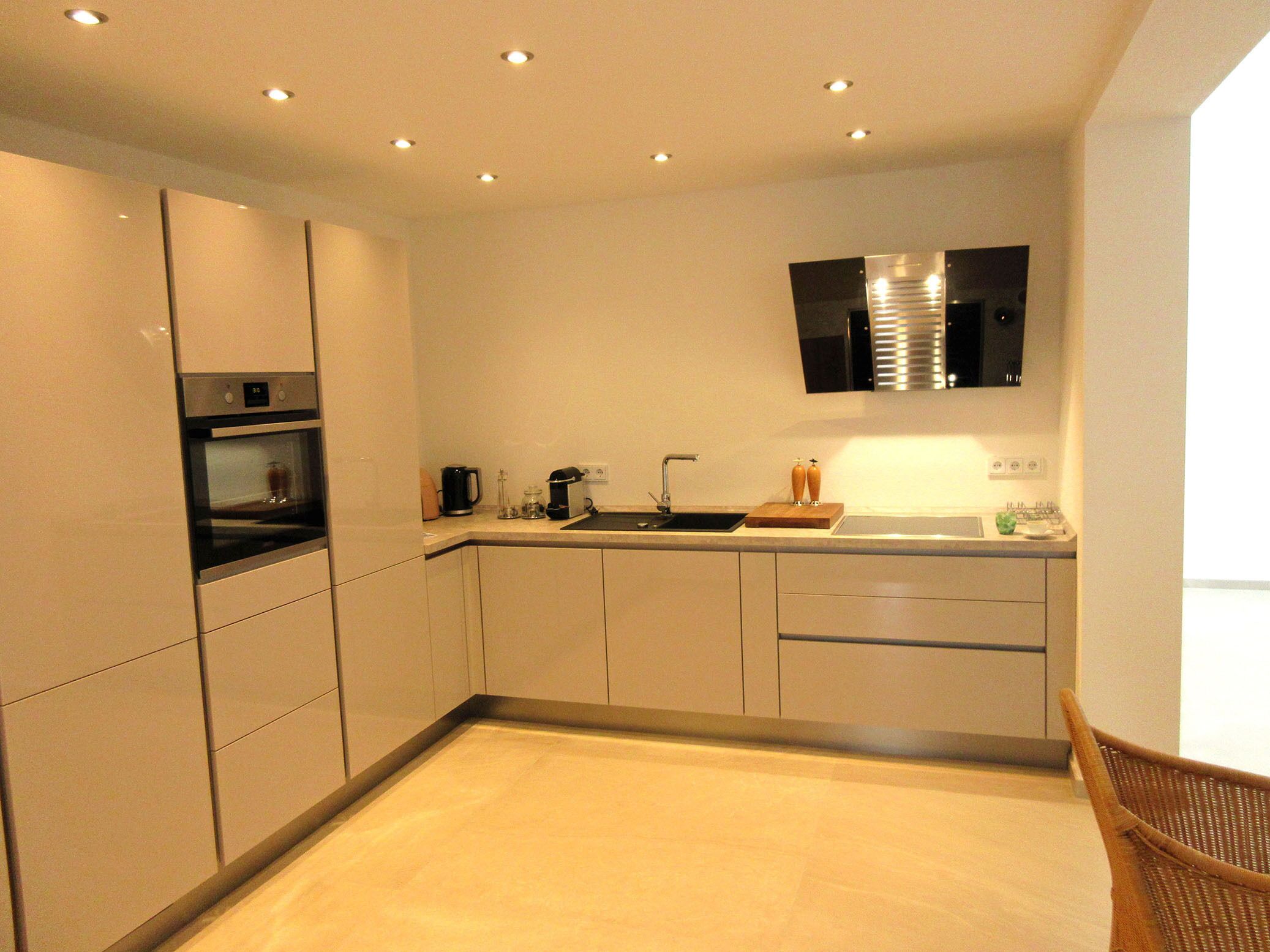 Kühlschrank, Ofen, Herdplatte, Geschirrspüler