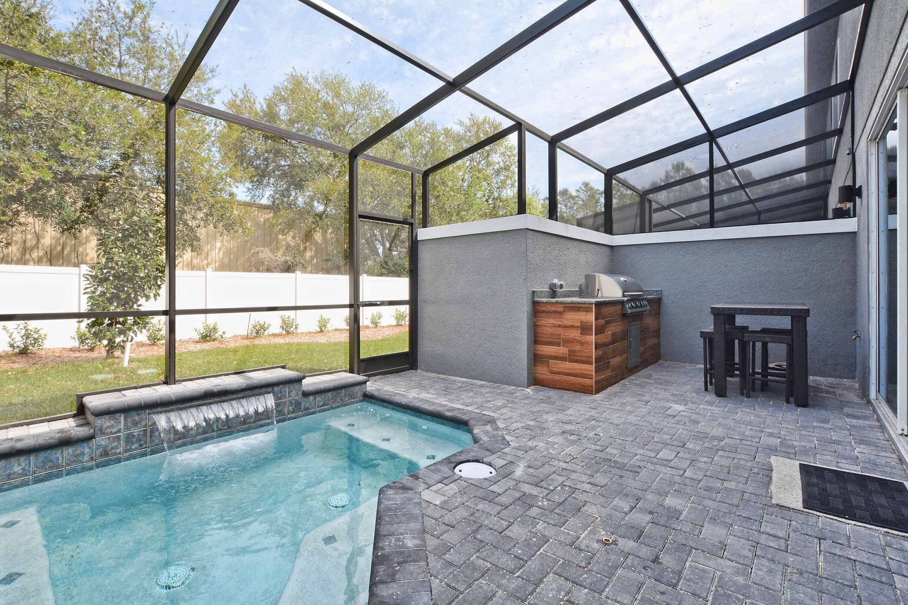 BEAUTIFUL  TOWNHOME CLOSE TO DISNEY! BBQ GRILL AND SPLASH POOL! KID THEMED ROOMS!