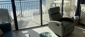 Beautiful Couples getaway! 1BR, 1BA. Coastal decor, and upgrades. 