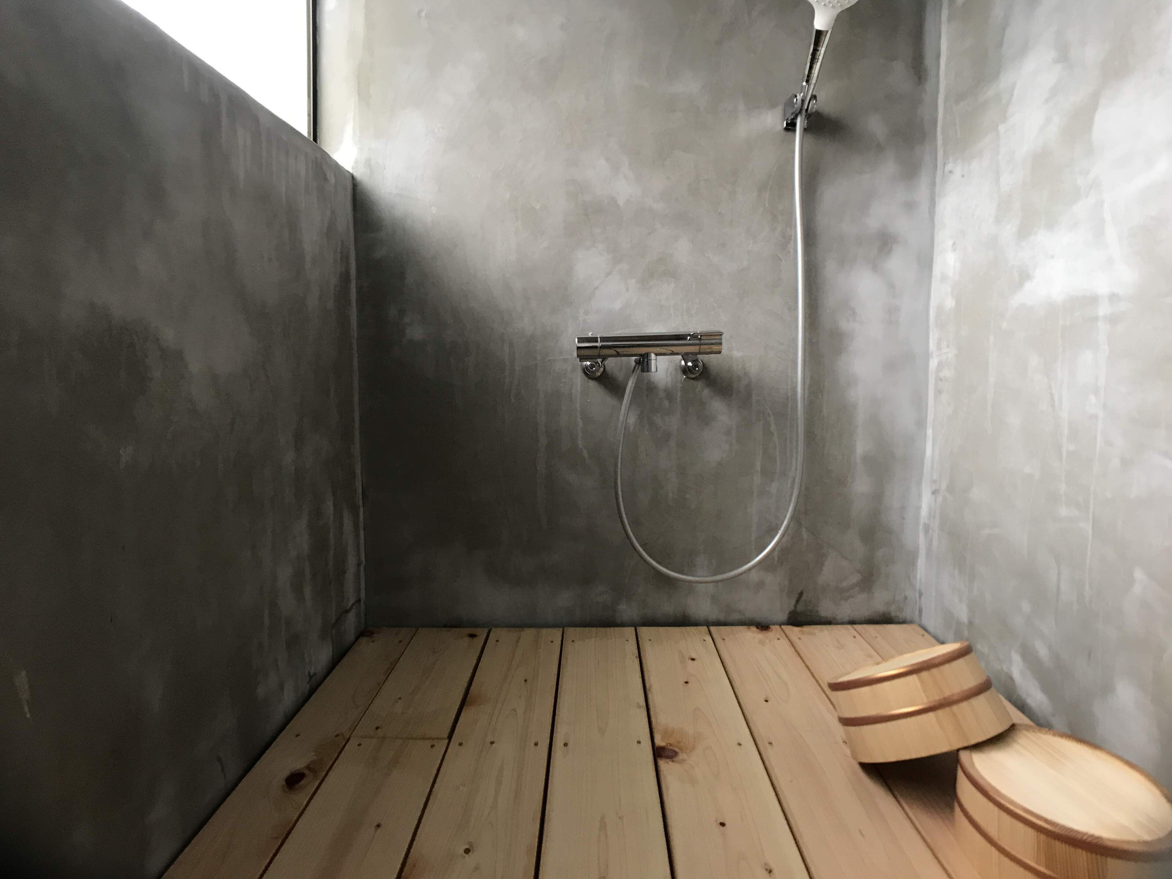 Bathroom shower