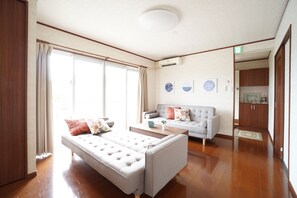 独立别墅 (Private Vacation Home) | 起居区