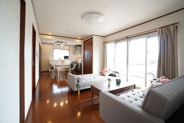 独立别墅 (Private Vacation Home) | 起居区