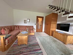 TV, table football, ping pong - Apartment No. 17 °, maisonette 56 sqm an extra bedroom with east balcony ° (Aschau im Chiemgau)