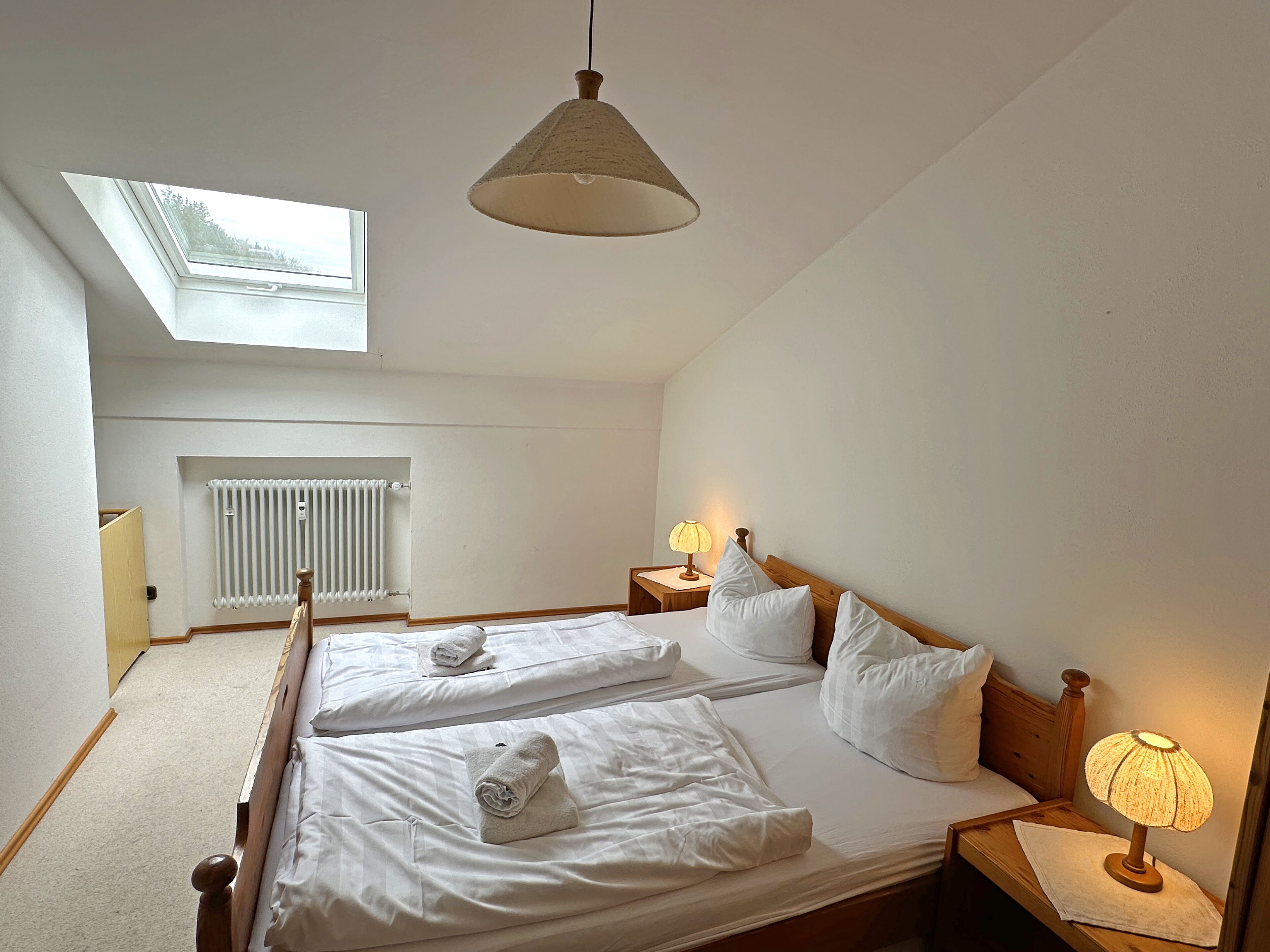 2 bedrooms, internet, bed sheets