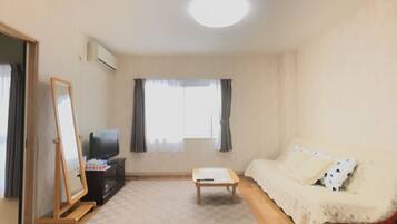 Apartment | Living area | Flat-screen TV
