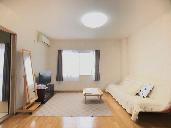 Apartment | Living area | Flat-screen TV - Mark's HOME (Maebashi)